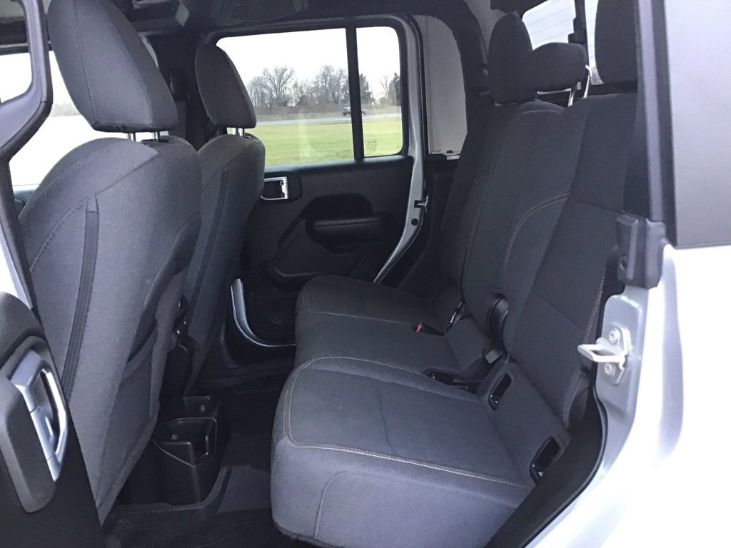 Used 2024 Jeep Gladiator Willys image 12