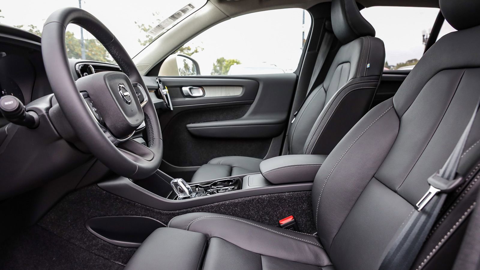 New 2025 Volvo XC40 B5 Plus w/ Climate Package image 20