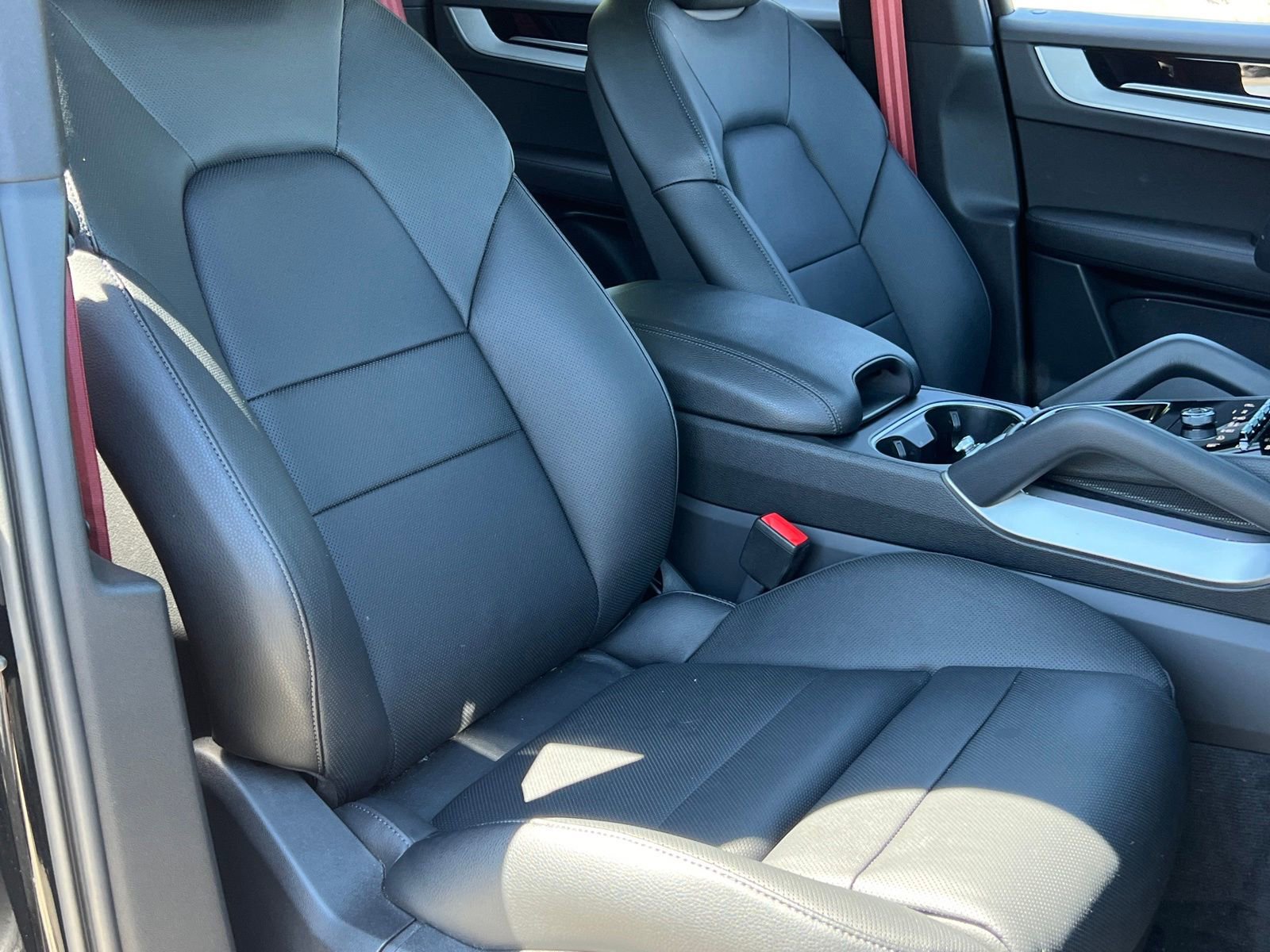 Certified 2024 Porsche Cayenne AWD/4WD image 37