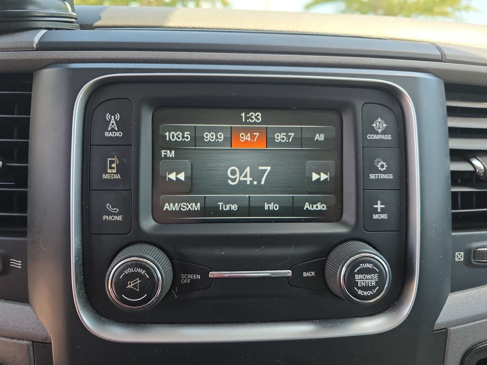 Used 2017 RAM 1500 Express RWD image 21