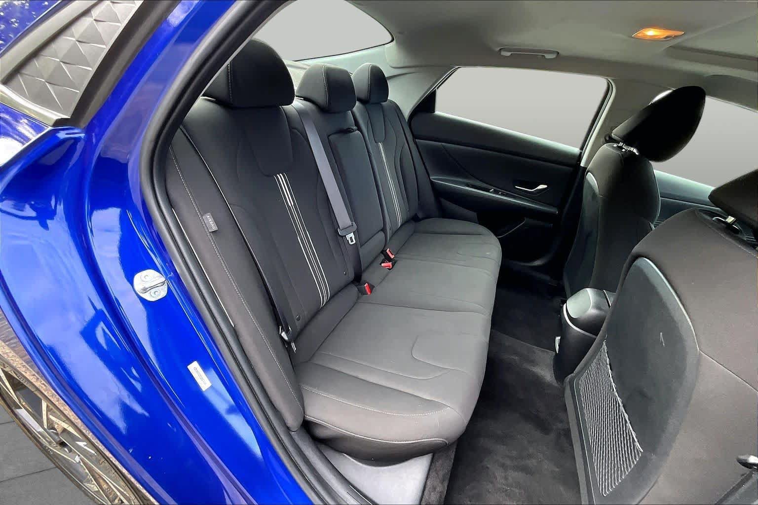 Used 2025 Hyundai Elantra SEL FWD image 21