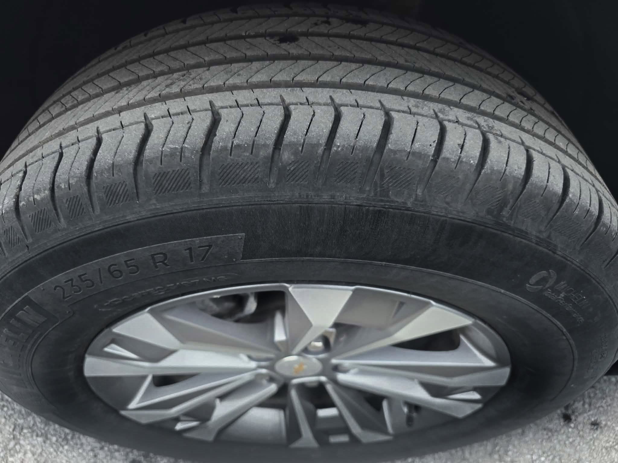 Used 2025 Chevrolet Equinox LT image 11