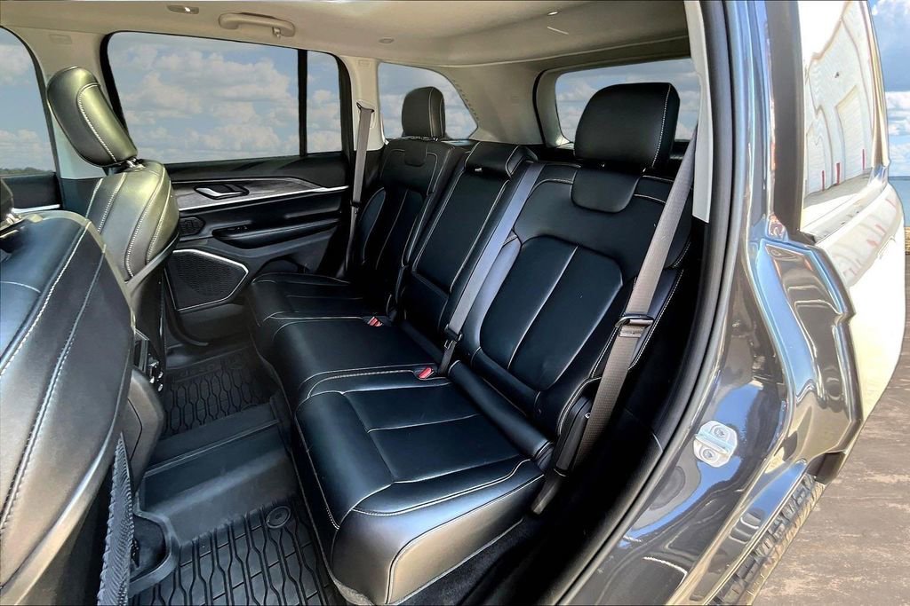 Used 2022 Jeep Grand Cherokee Limited AWD/4WD image 24