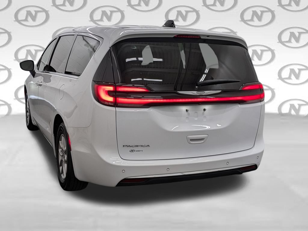 Used 2024 Chrysler Pacifica Touring-L FWD image 23