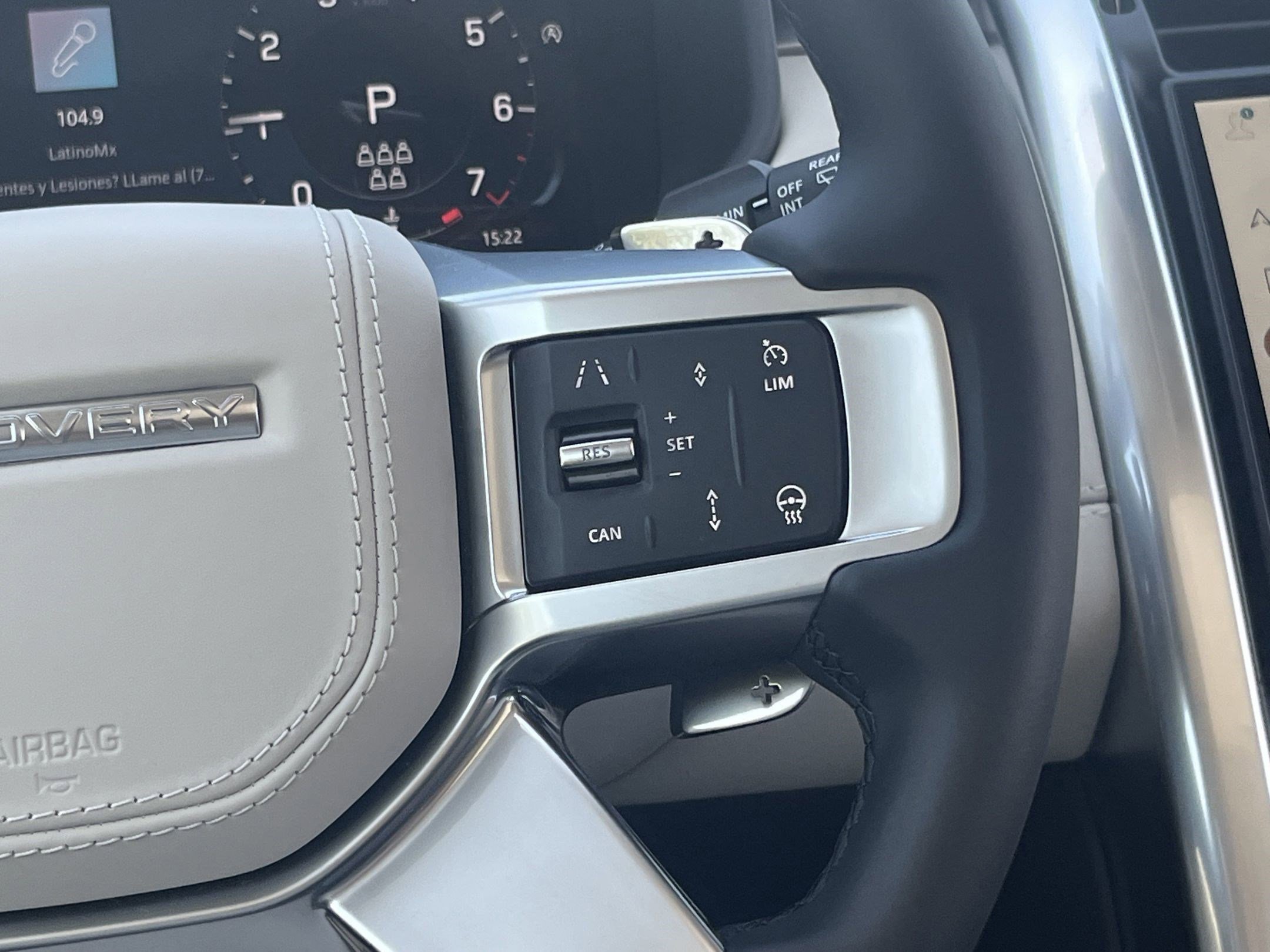 New 2025 Land Rover Discovery Metropolitan Edition AWD/4WD image 17
