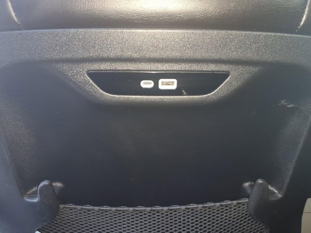 Used 2024 Chrysler Pacifica Touring-L image 28