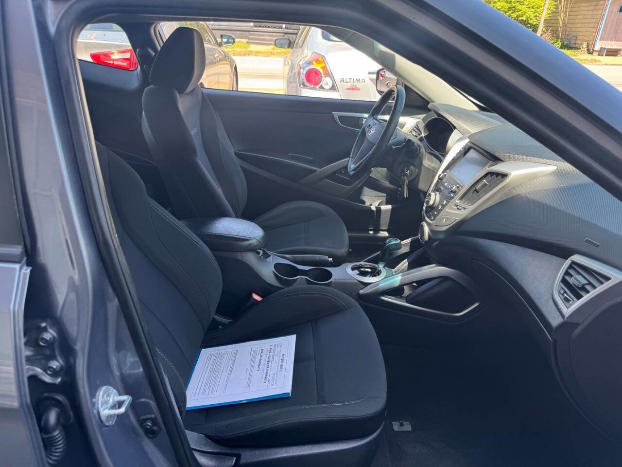 Used 2017 Hyundai Veloster FWD image 19