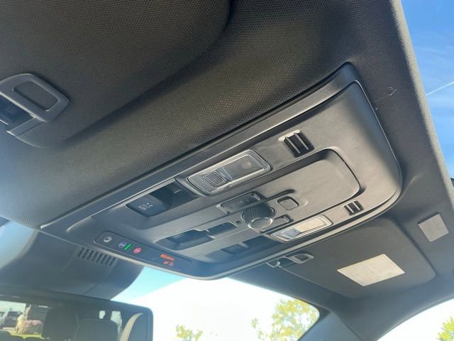 Used 2025 Chevrolet Suburban Premier w/ Sun And Tow Package AWD/4WD image 31
