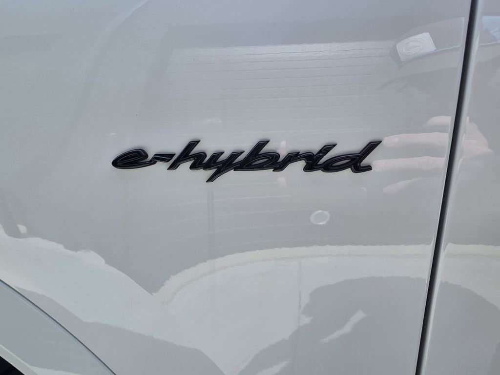 Certified 2025 Porsche Cayenne E-Hybrid image 31