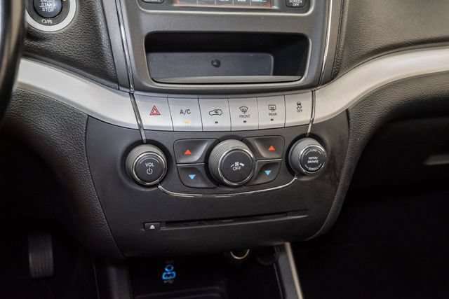 Used 2020 Dodge Journey SE w/ SE Popular Equipment Group FWD image 17