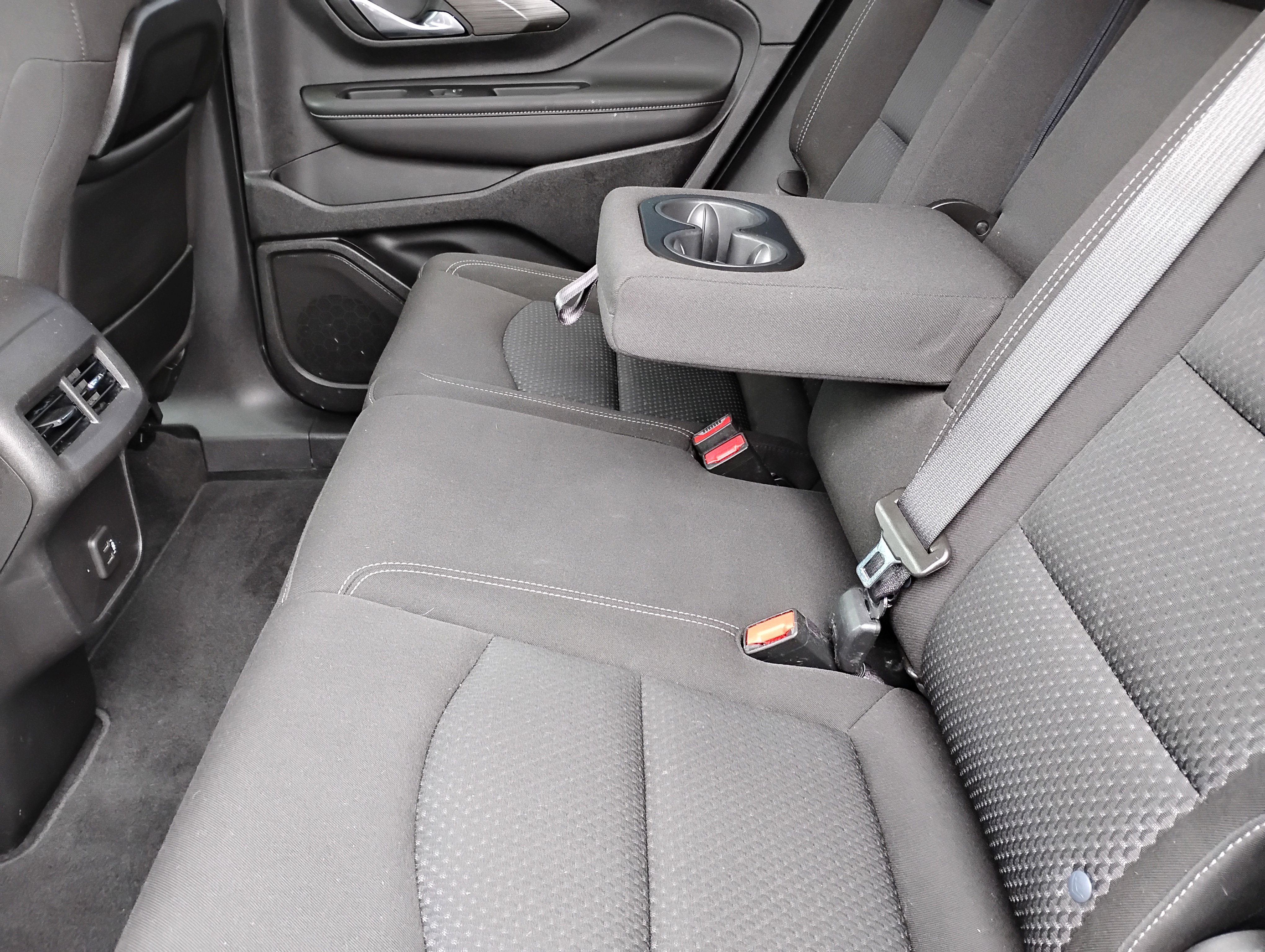 Used 2023 GMC Terrain SLE image 18