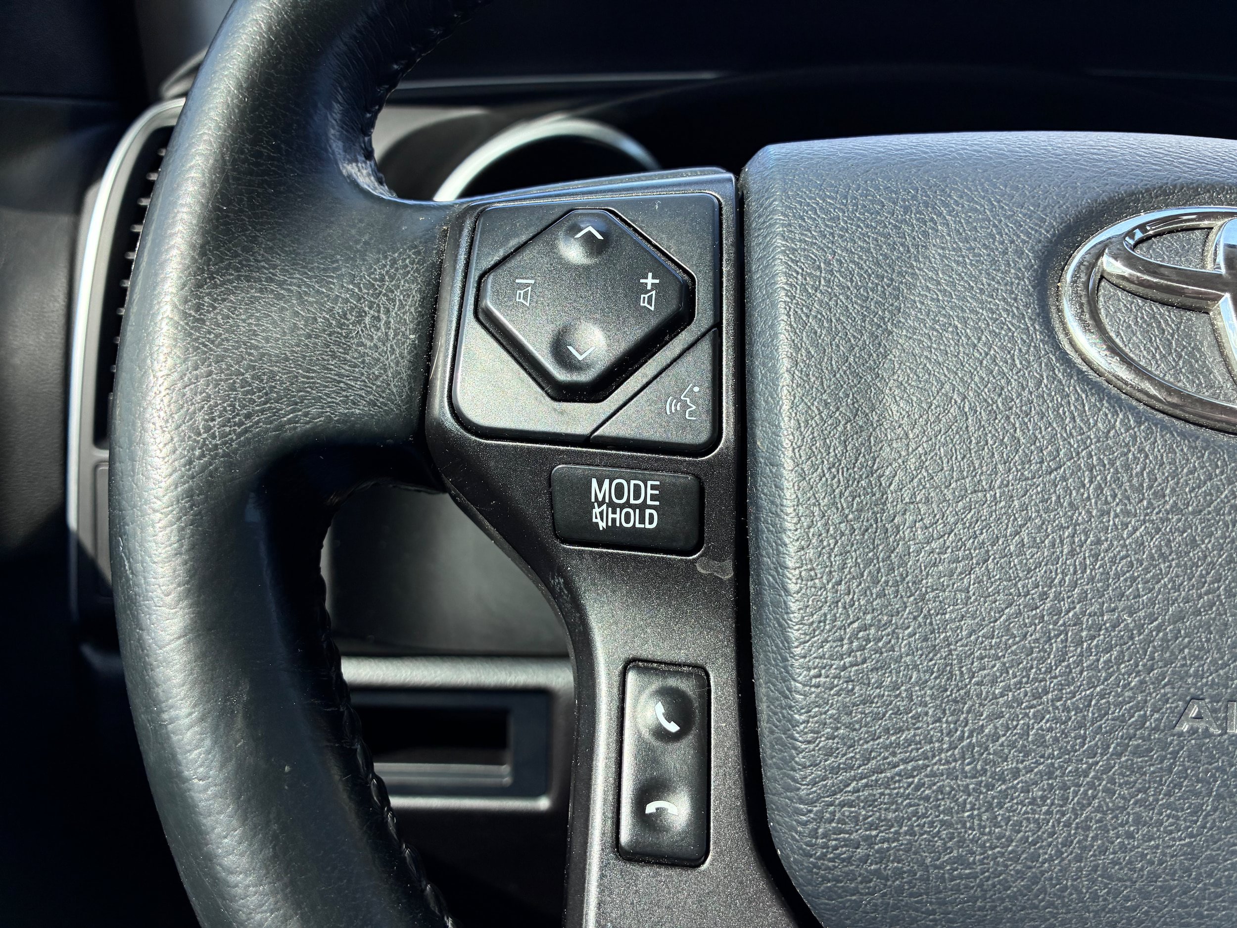 Used 2018 Toyota Sequoia TRD Sport AWD/4WD image 10