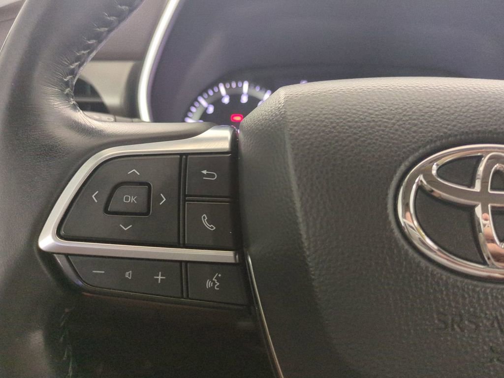 Used 2021 Toyota Highlander XLE image 33