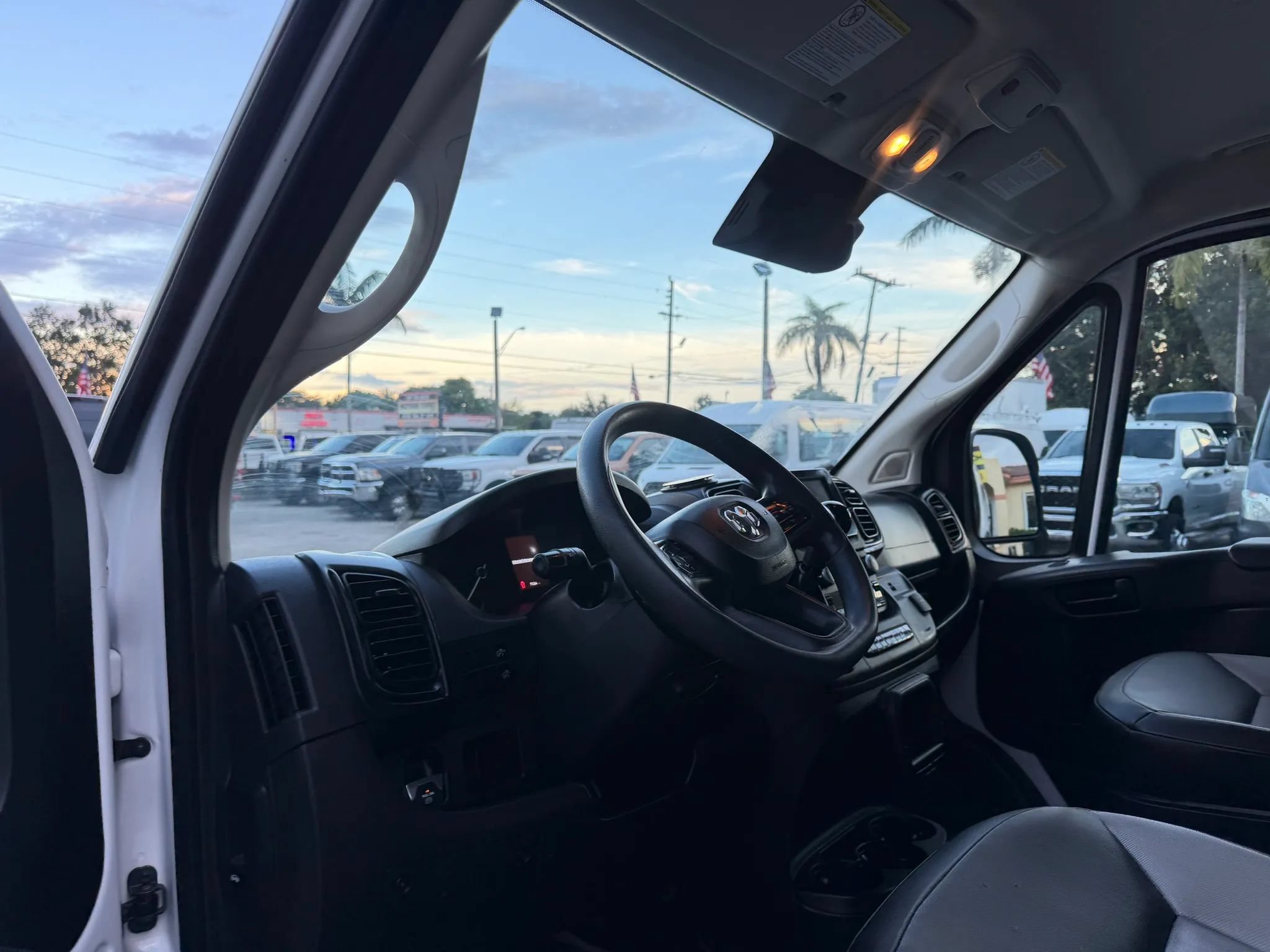 Used 2023 RAM ProMaster 2500 FWD image 10