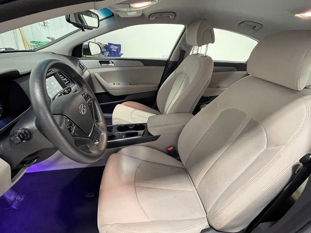 Used 2017 Hyundai Sonata SE image 3