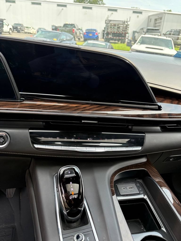 Used 2023 Cadillac Escalade ESV Sport Platinum AWD/4WD image 16
