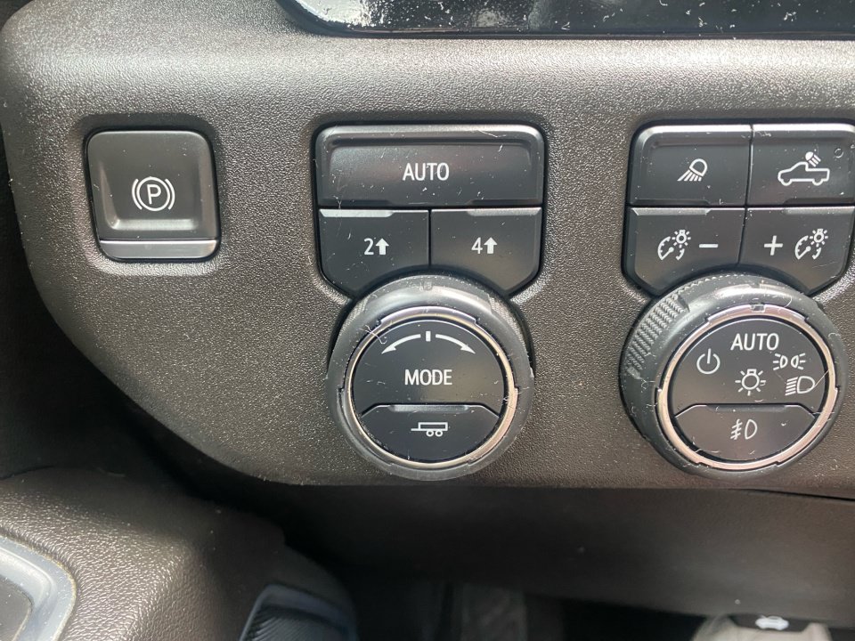 Used 2023 Chevrolet Silverado 1500 LTZ AWD/4WD image 24