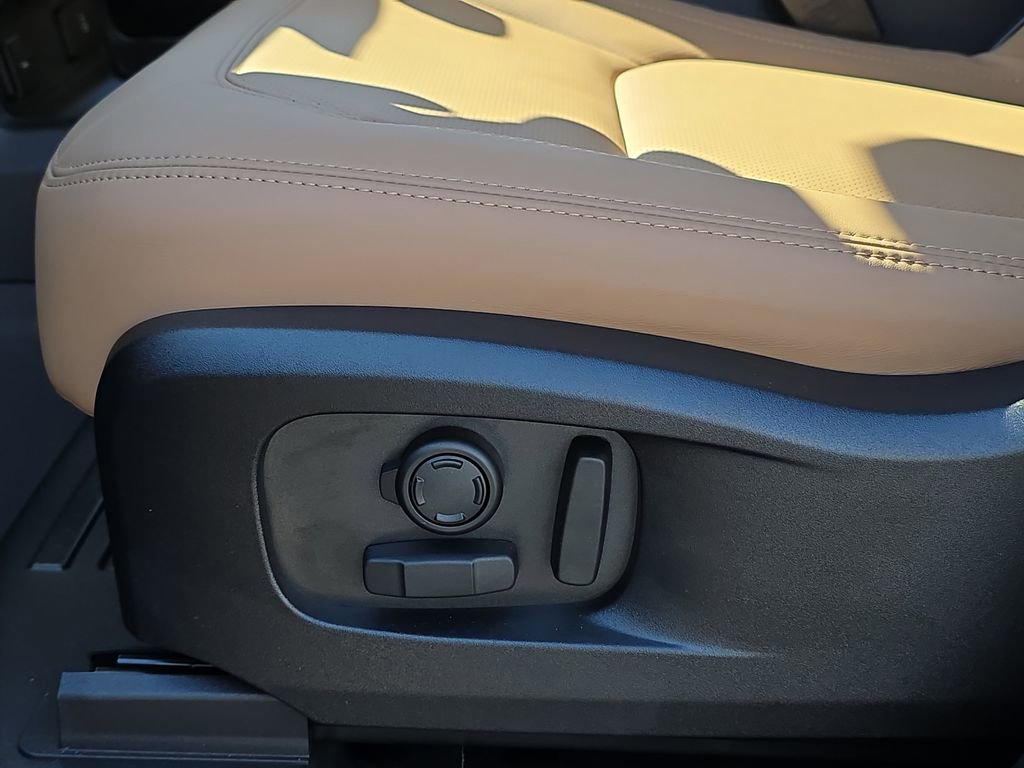 New 2026 Land Rover Defender 110 X-Dynamic SE image 29