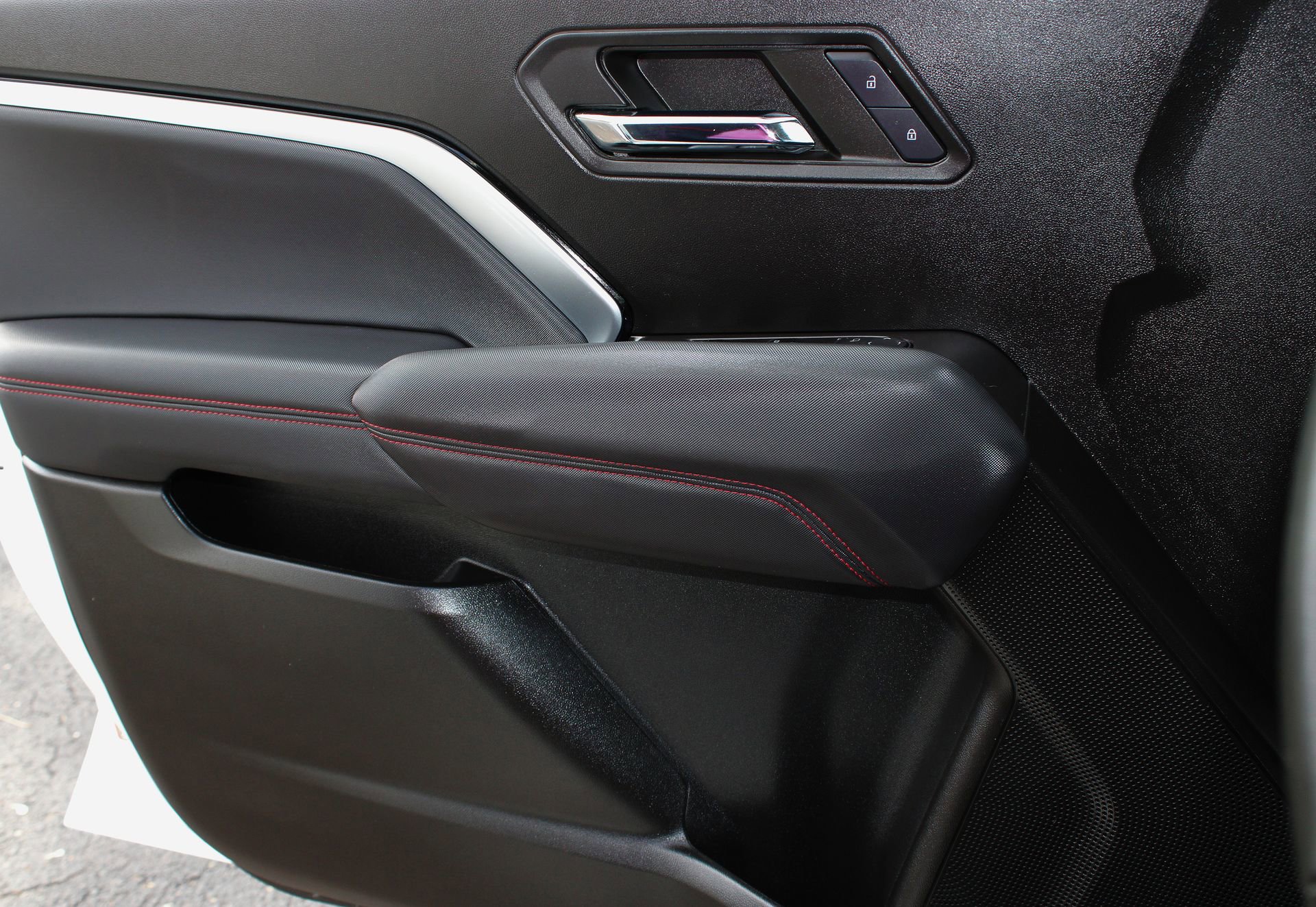 Used 2024 Chevrolet Colorado Z71 w/ Z71 Convenience Package 2 image 16