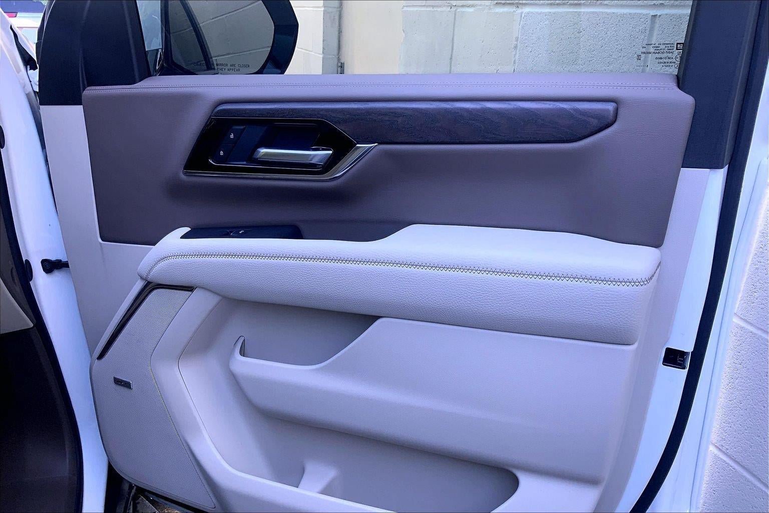Used 2025 GMC Yukon Denali AWD/4WD image 27