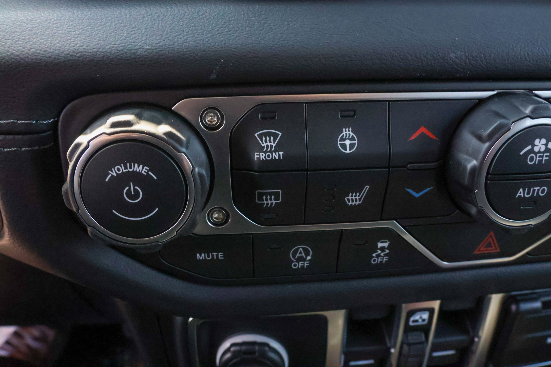 New 2027 Jeep Wrangler Unlimited Sahara AWD/4WD image 19