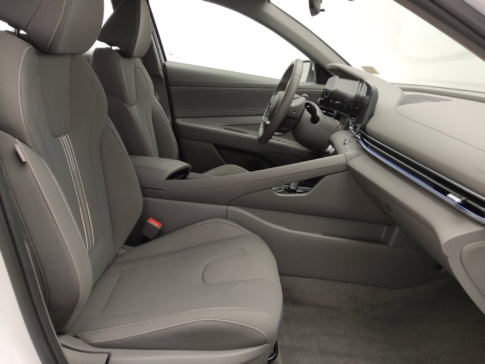 Used 2025 Hyundai Elantra SEL FWD image 21