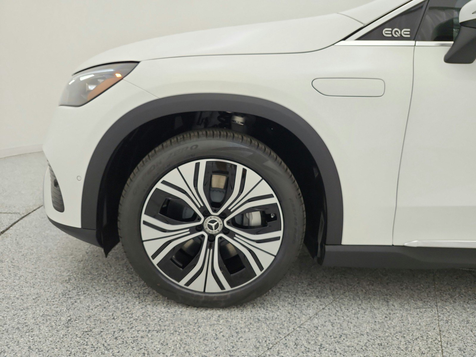 New 2027 Mercedes-Benz EQE 320+ SUV image 12