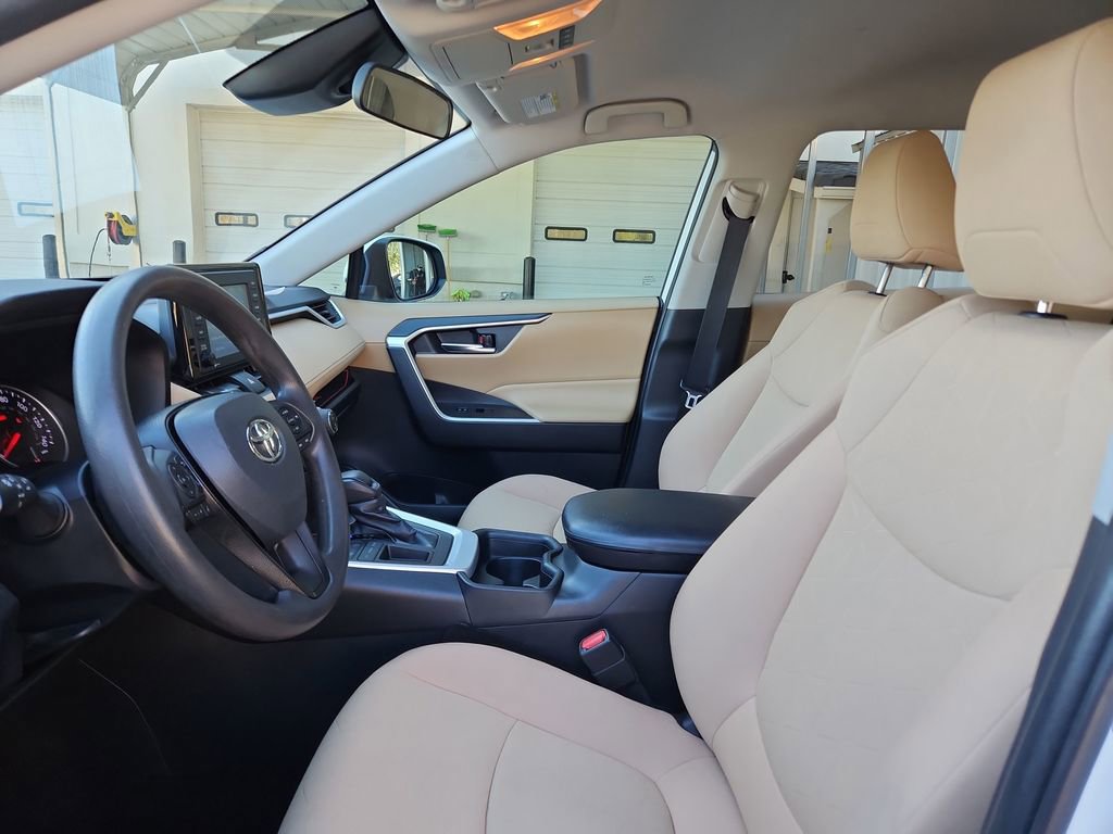 Used 2020 Toyota RAV4 XLE image 21