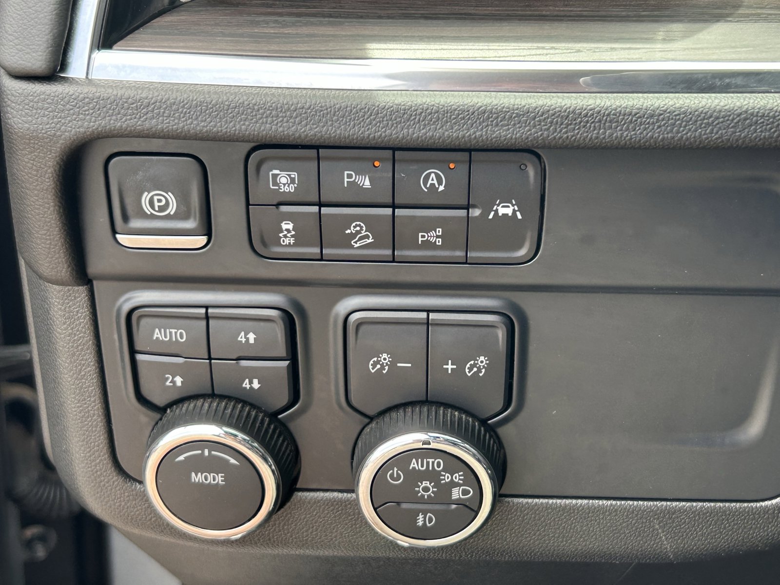 Used 2025 Chevrolet Tahoe Z71 AWD/4WD image 15
