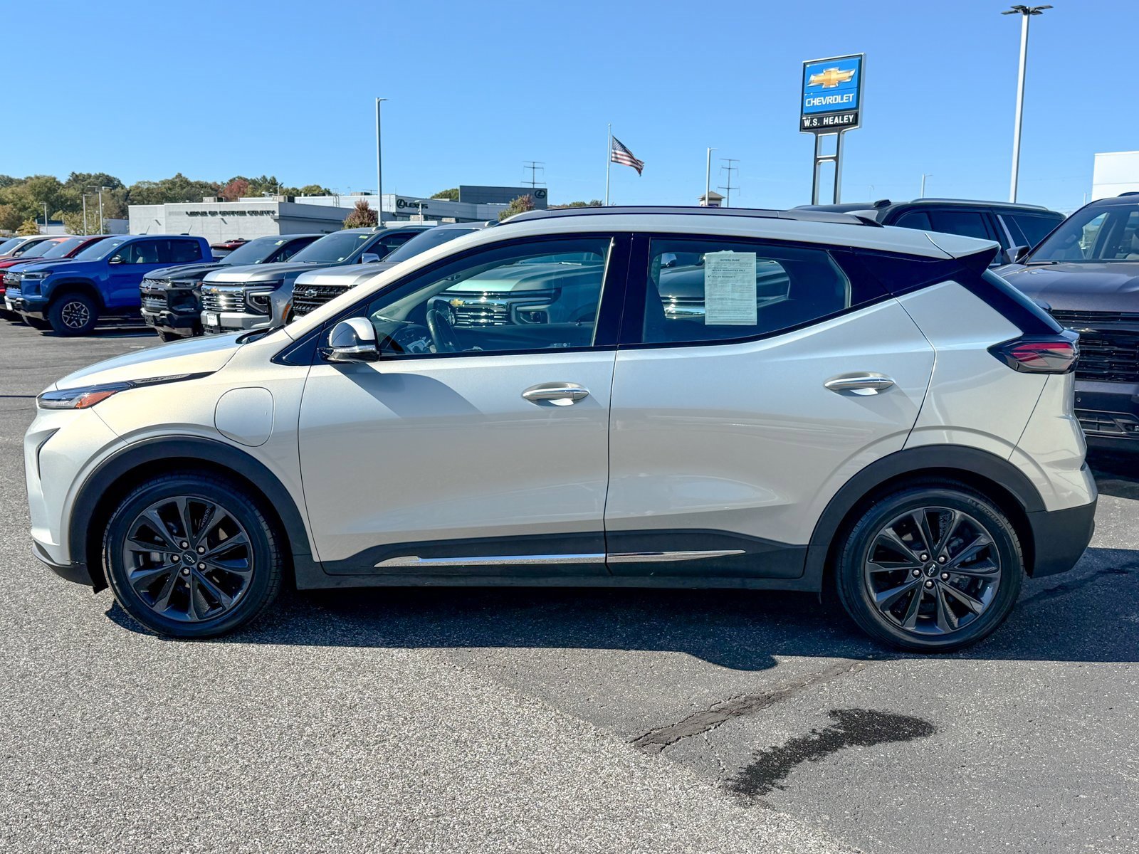 Used 2022 Chevrolet Bolt EUV Premier w/ Launch Edition image 4