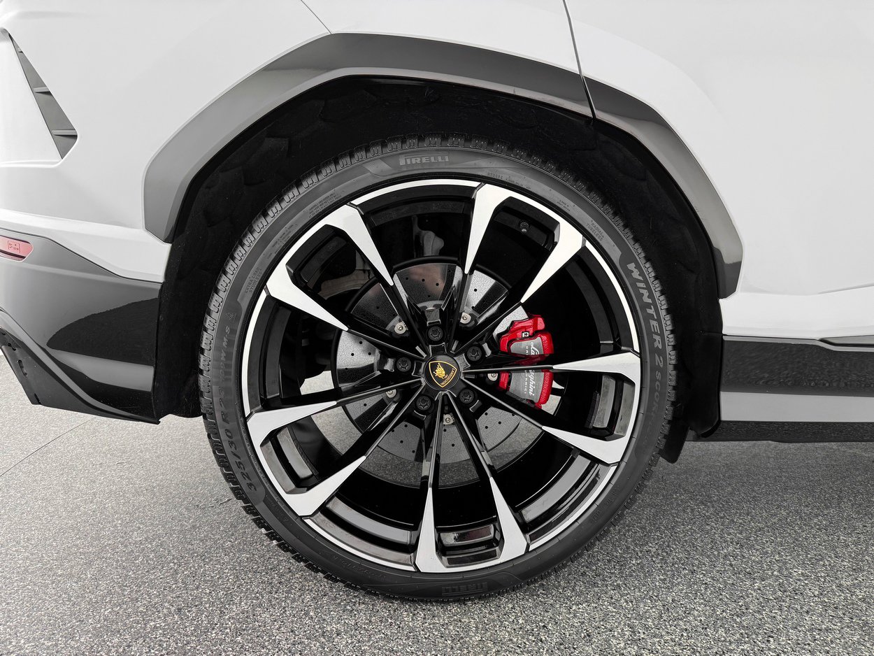 Used 2021 Lamborghini Urus image 36