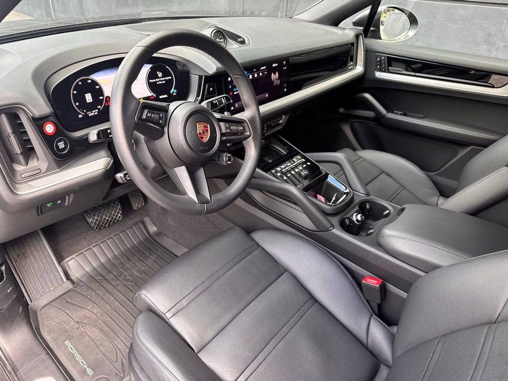 Used 2025 Porsche Cayenne Coupe image 15