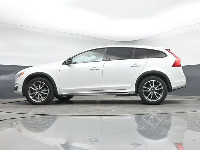 Used 2017 Volvo V60 T5 Cross Country Platinum AWD/4WD image 14