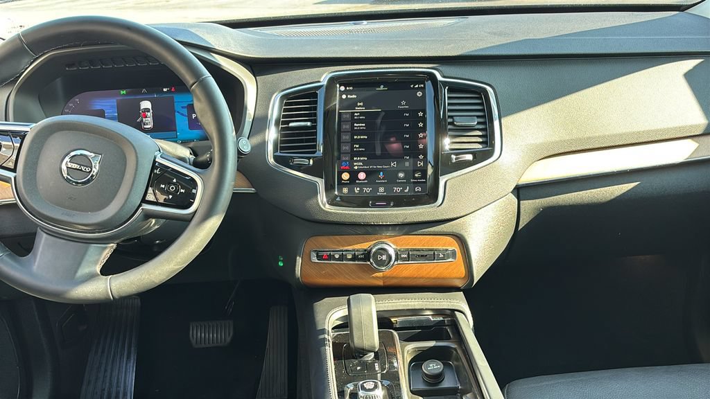 Certified 2025 Volvo XC90 T8 Plus AWD/4WD image 6