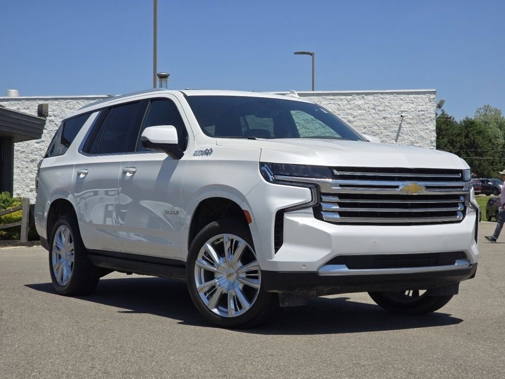 Used 2024 Chevrolet Tahoe High Country AWD/4WD image 2