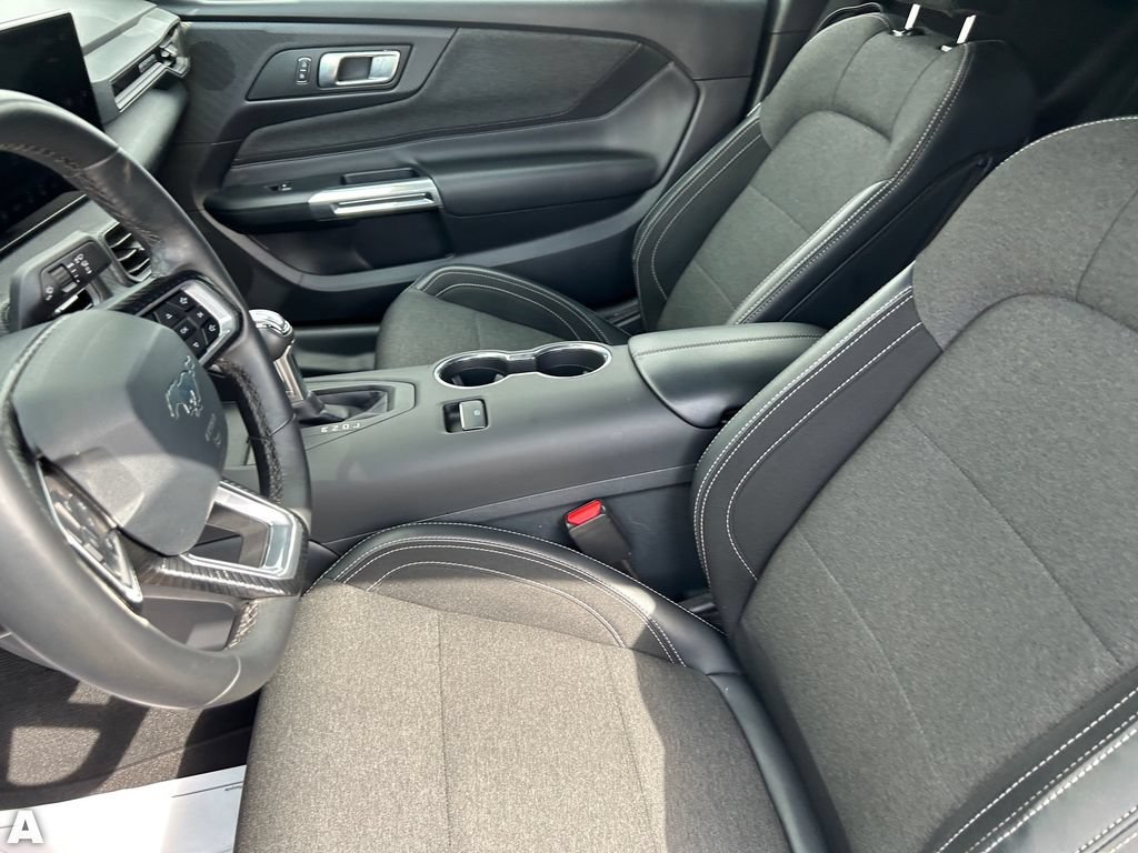 Used 2025 Ford Mustang Coupe RWD image 15