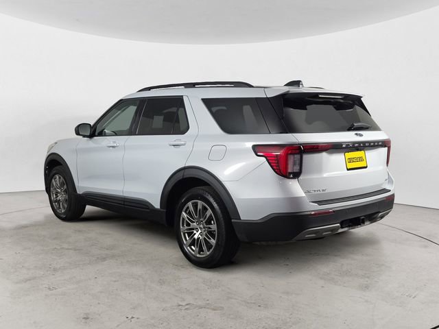 Used 2026 Ford Explorer Active w/ Active Comfort Package AWD/4WD image 3