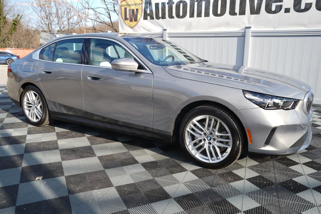 Used 2024 BMW 530i xDrive 530i xDrive Sedan w/ Convenience Package image 2