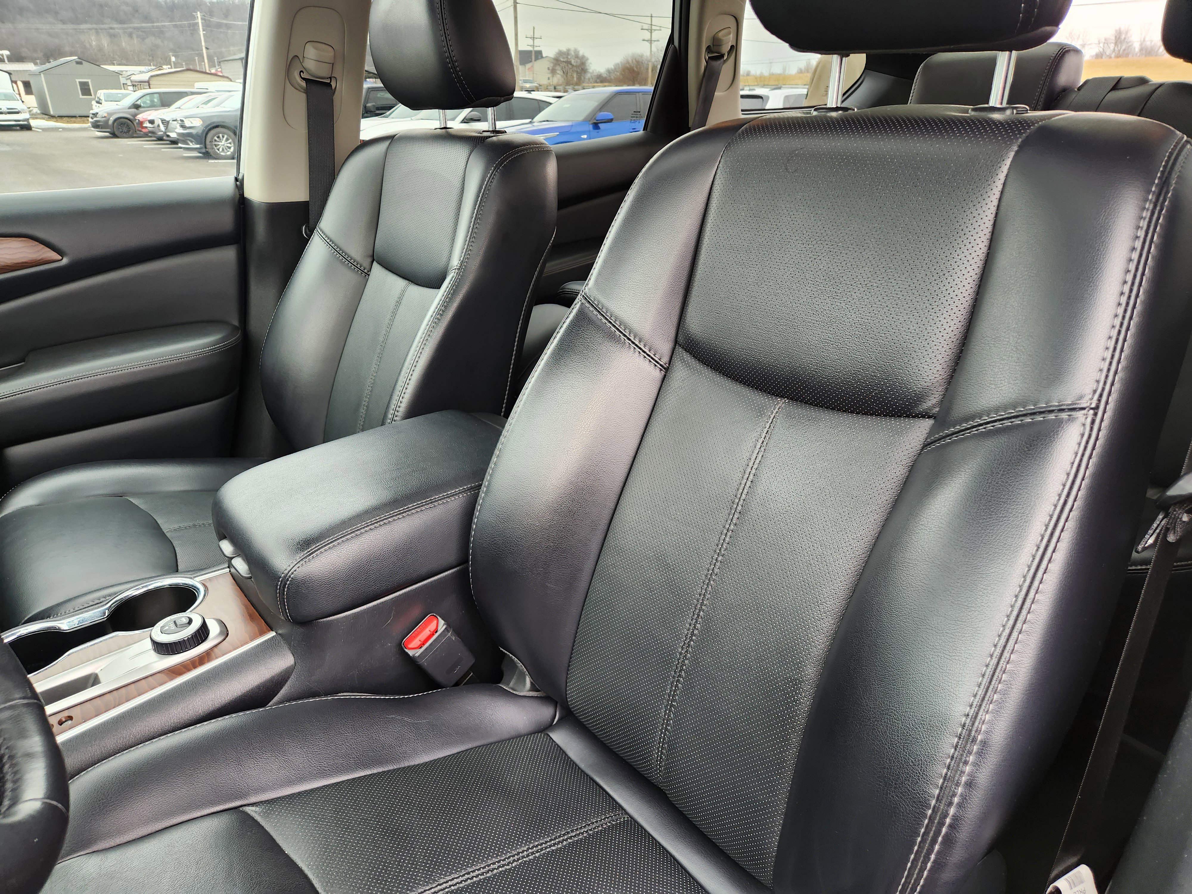 Used 2020 Nissan Pathfinder Platinum image 26