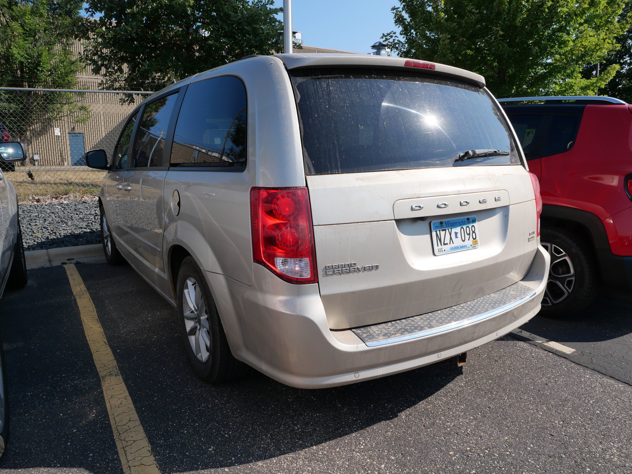 Used 2016 Dodge Grand Caravan SXT w/ Rear Park Assist Package FWD image 5