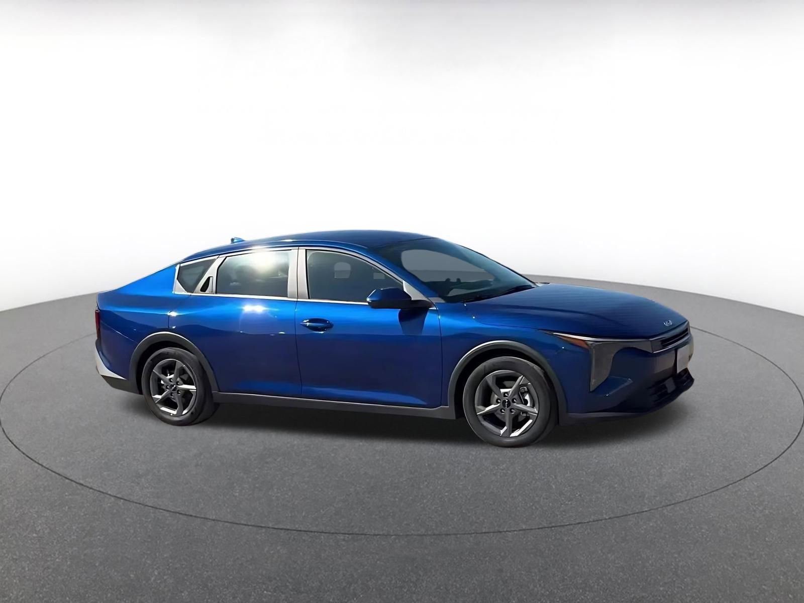 Used 2025 Kia K4 LXS image 2