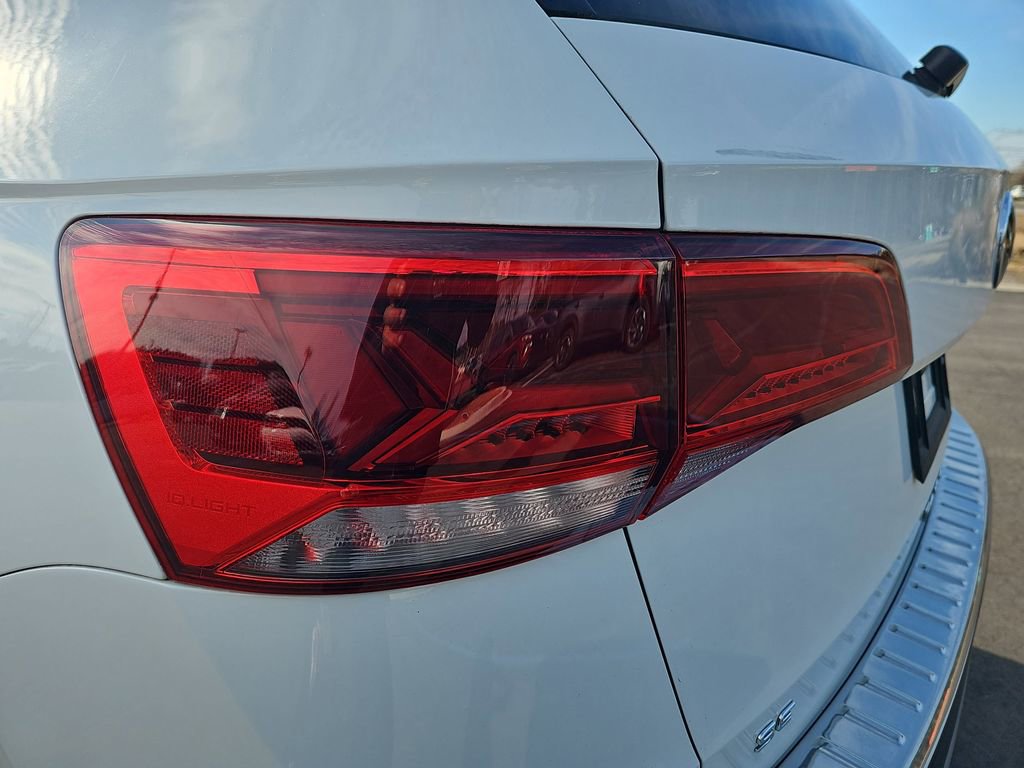 Used 2022 Volkswagen Taos SE w/ Panoramic Sunroof Package image 36