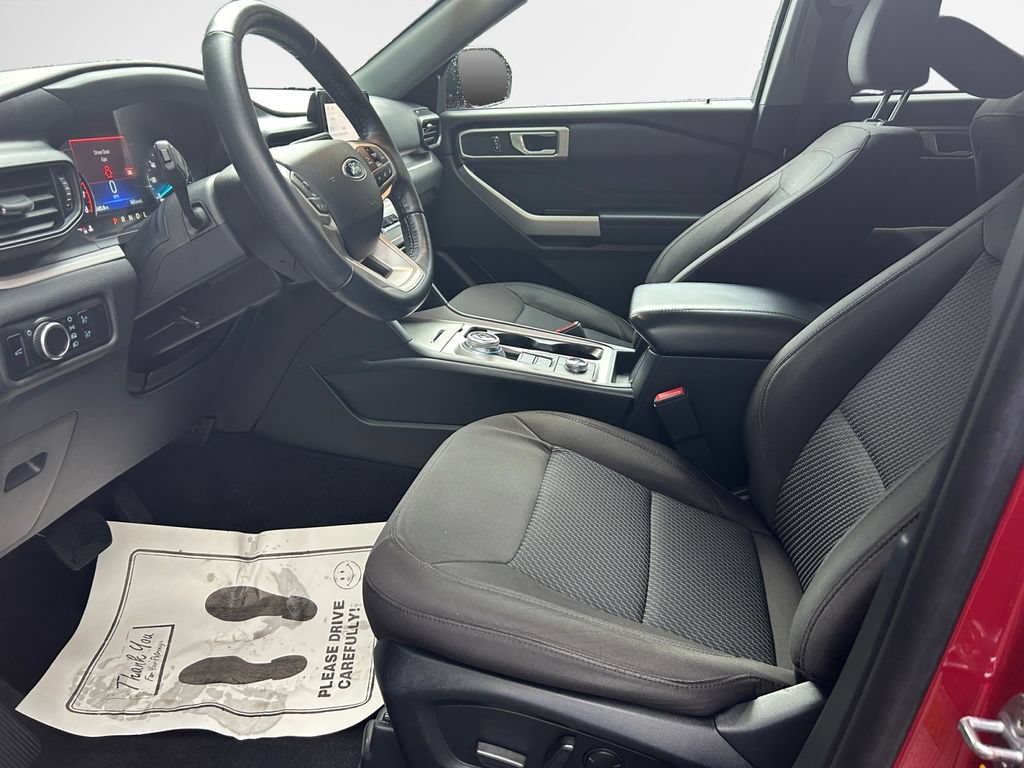 Used 2023 Ford Explorer XLT AWD/4WD image 12