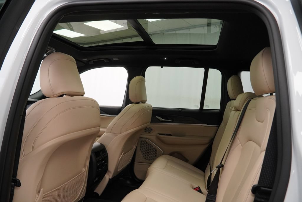 Certified 2022 Jeep Grand Cherokee Limited 4xe w/ Luxury Tech Group II AWD/4WD image 22