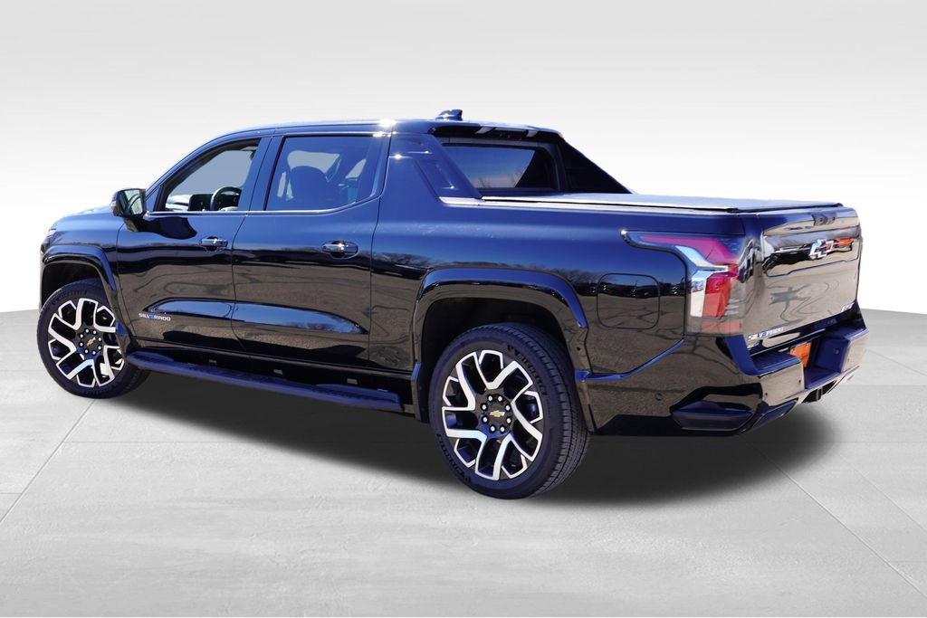 Certified 2025 Chevrolet Silverado EV RST AWD/4WD image 8