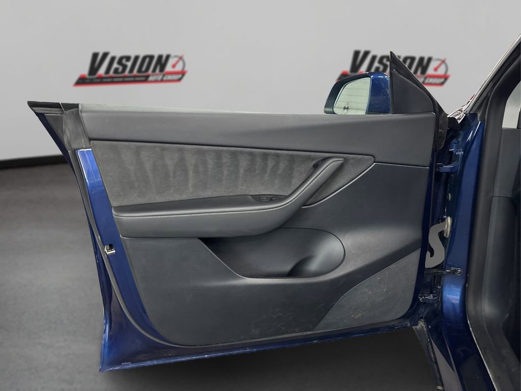 Used 2022 Tesla Model Y Long Range AWD/4WD image 23