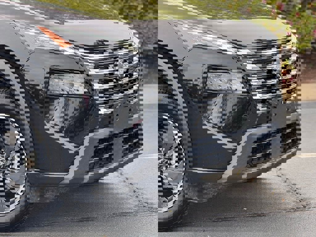 Used 2024 Nissan Rogue SV image 6