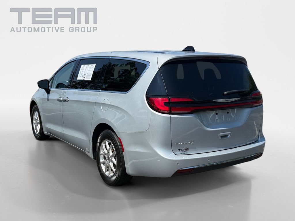 Certified 2024 Chrysler Pacifica Touring-L FWD image 5