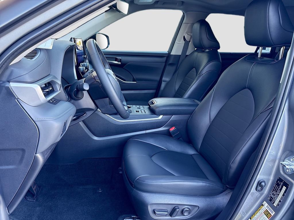 Certified 2025 Toyota Highlander XLE image 19