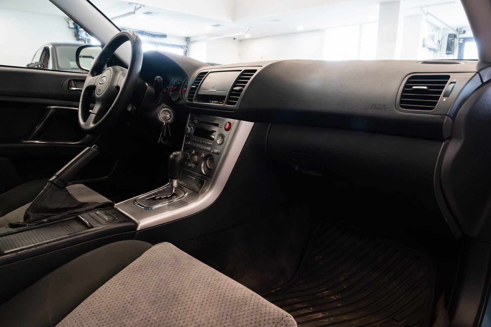 Used 2005 Subaru Outback 2.5i image 9